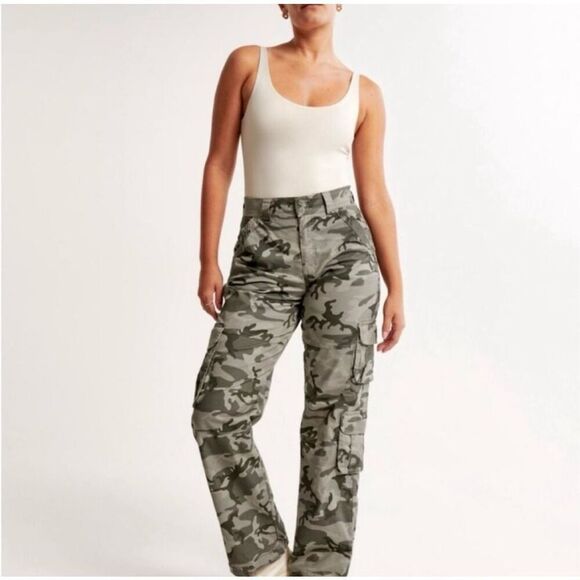 Abercrombie & Fitch Relaxed Fit Cargo Camo Print Pants Green/Gray 24/00 Short - Picture 1 of 13